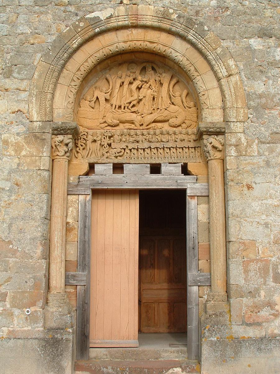 Neuilly-en-Donjon - Eglise Sainte-Madeleine - Ensemble du portail 