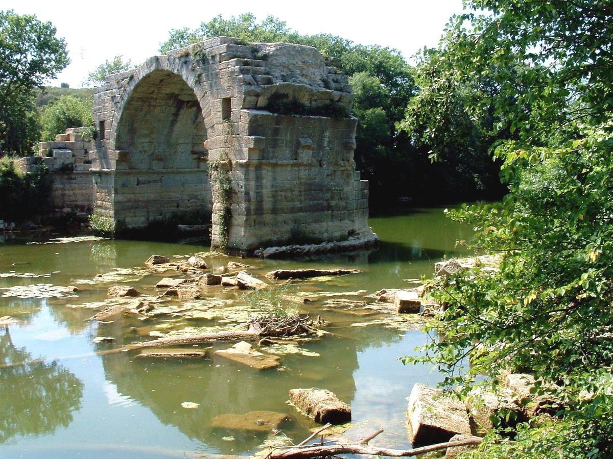 Reste der Brücke von Ambrussum 