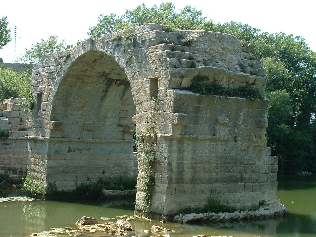 Reste der Brücke von Ambrussum 