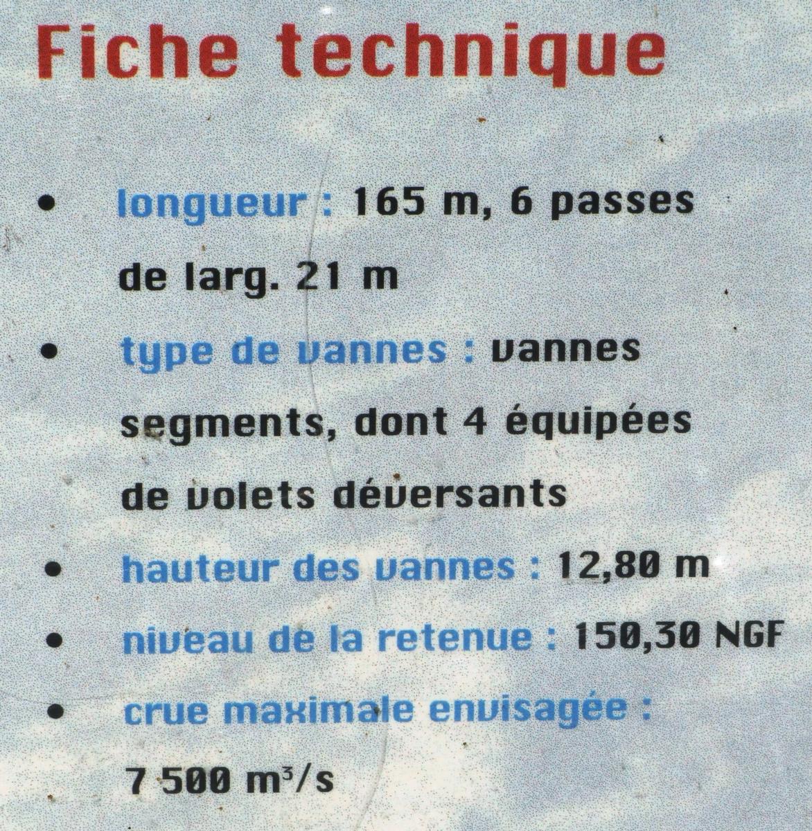 Fiche média no. 56829 Barrage, centrale hydroélectrique et écluse de Vaugris sur le Rhône - Panneau d'information sur le barrage de retenue et l'écluse - Fiche technique du barrage de retenue