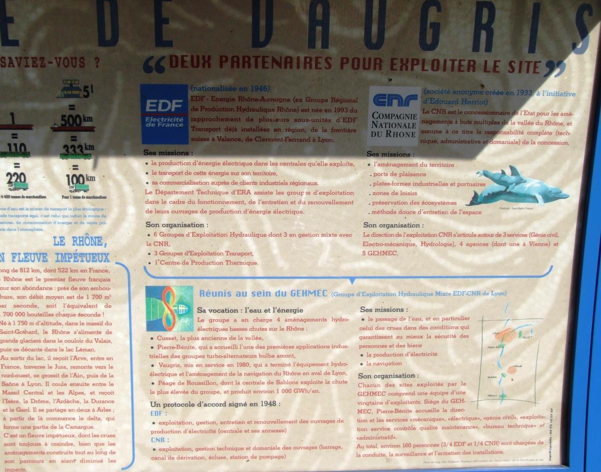 Barrage, centrale hydroélectrique et écluse de Vaugris sur le Rhône Panneau d'information sur le le groupement EDF - CNR pour l'exploitation