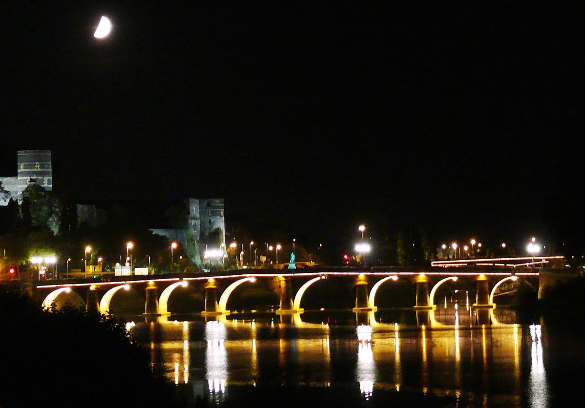 Angers - Pont de Verdun, château et pont de la Basse-châine la nuit 
