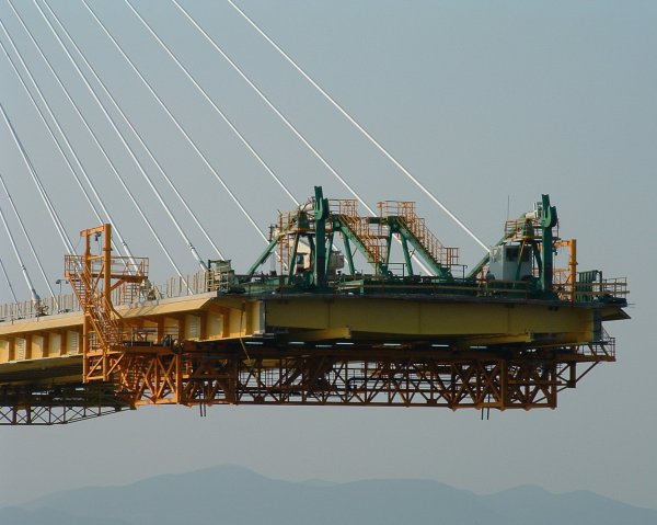 Pont de Rion-AntirionAppareil de réception et de réglage et équipage inférieur Pont de Rion-Antirion Appareil de réception et de réglage et équipage inférieur