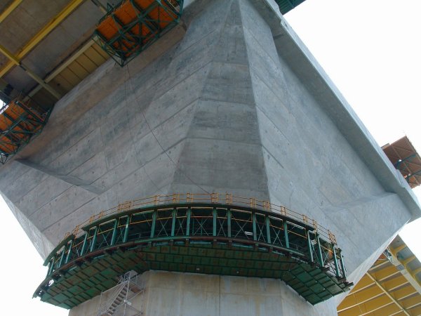 Pont de Rion-Antirion Pylône - Chevêtre de transition entre les jambes du pylône et le fût de la pile