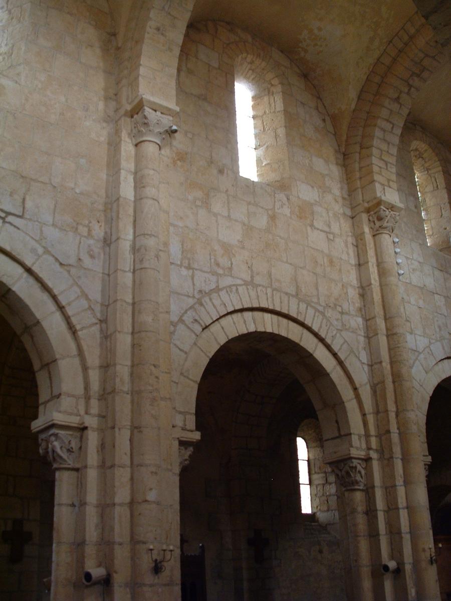 Anzy-le-Duc - Prieuré - Eglise prieurale de la Trinité, de la Sainte-Croix et de Sainte-Marie - Elévation de la nef 