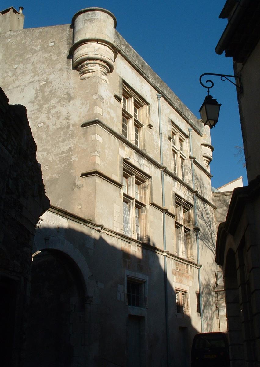 Bourg-Saint-Andéol - Hôtel Nicolay - Façade Est de la fin du 15ème siècle 