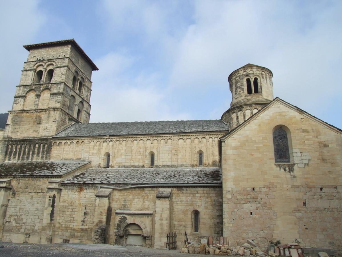 Cruas - Ancienne abbatiale bénédictine Sainte-Marie - Elévation de la nef côté sud 
