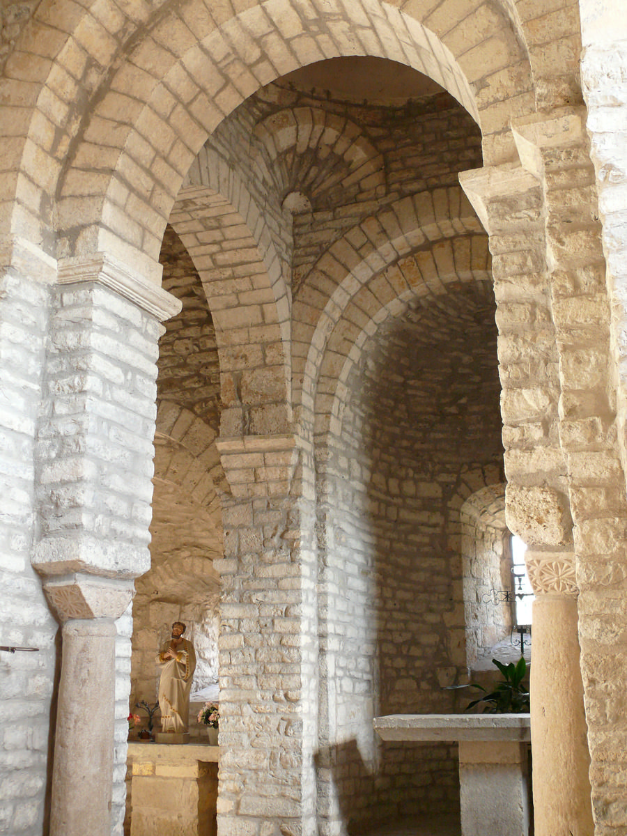 Rochecolombe - Sauveplantade - Eglise Saint-Pierre - Nef, croisée du transept et choeur 