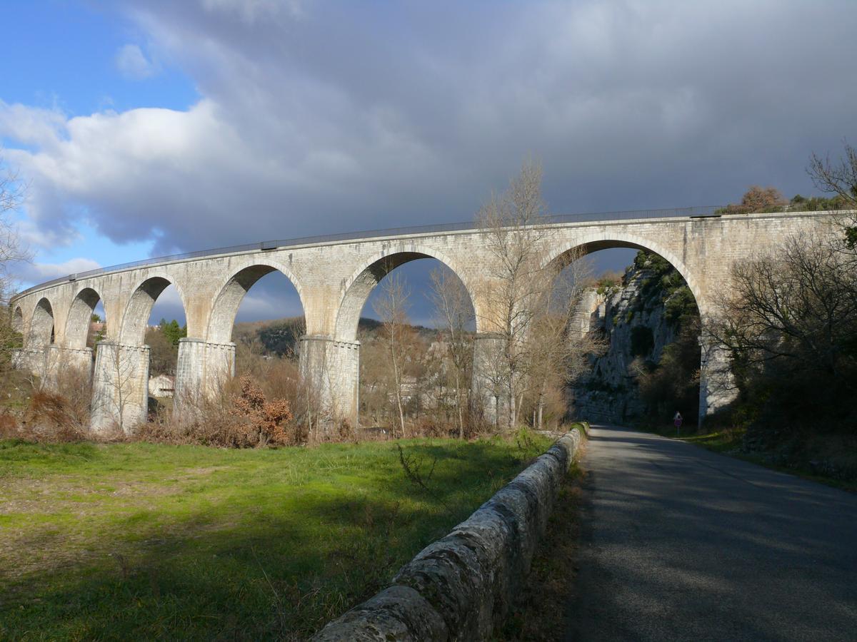 Eisenbahnlinie Alès - Bessèges - Vogüé - Le Teil - Lalevade-d'Ardèche - Largentière – Vogüé-Viadukt 
