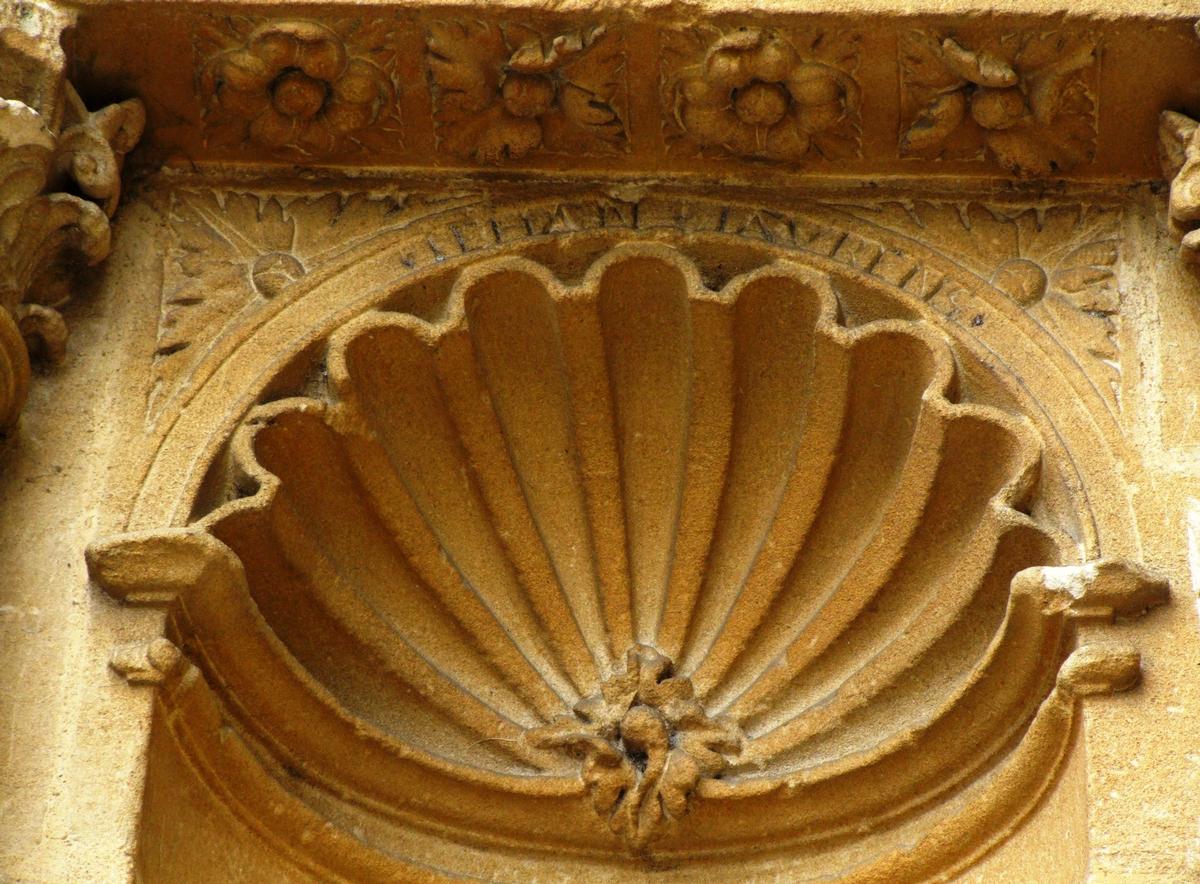 Vouziers - Eglise Saint-Maurille - Façade de style Renaissance - Portail central - Signature de l'architecte: Jehan Laurens 