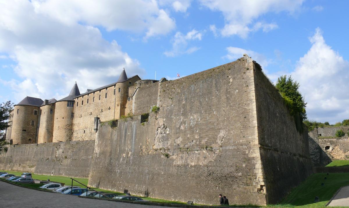 Château-fort de Sedan - Façade côté Promenoir des Prêtres et le bastion 