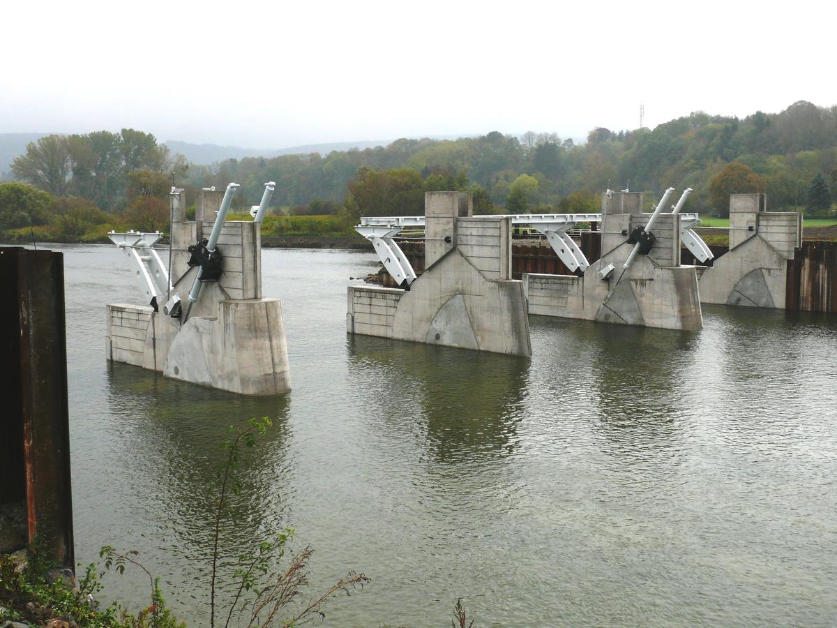 Barrage de Givet (barrage des Quatre Cheminées) - Les quatre passes de la première moitiè du barrage 