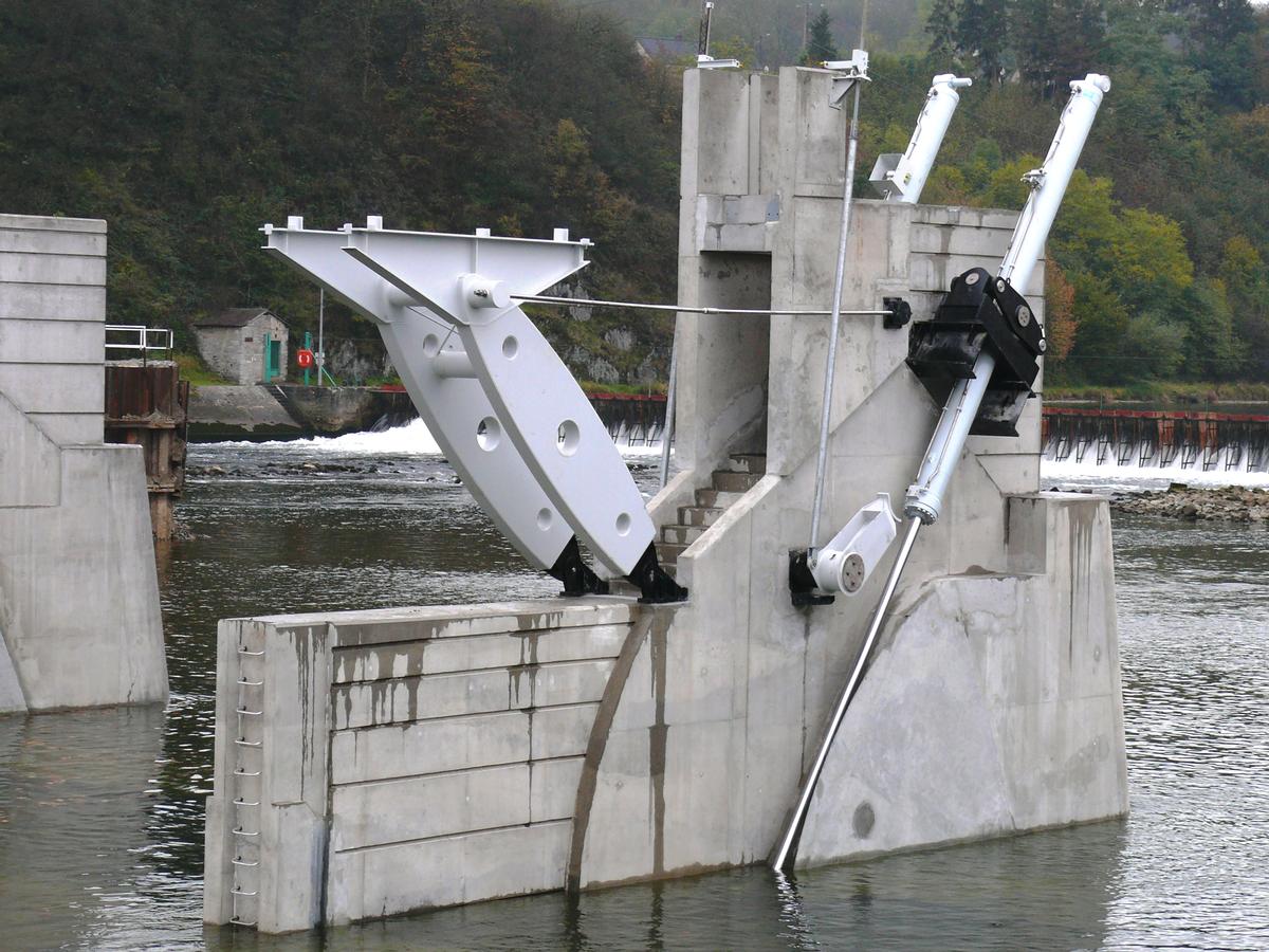 Givet Dam under construction 