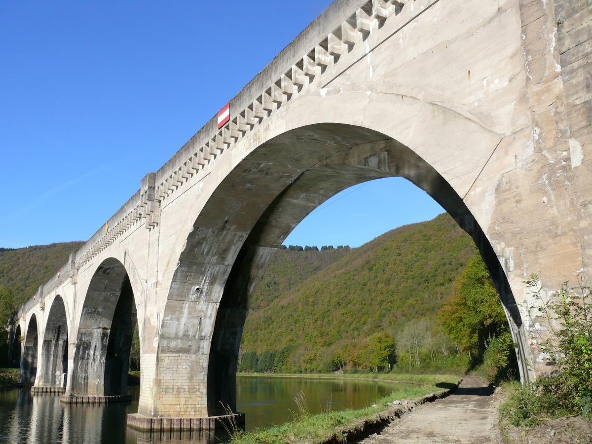 Pont ferroviaire d'Anchamps vu de l'amont 