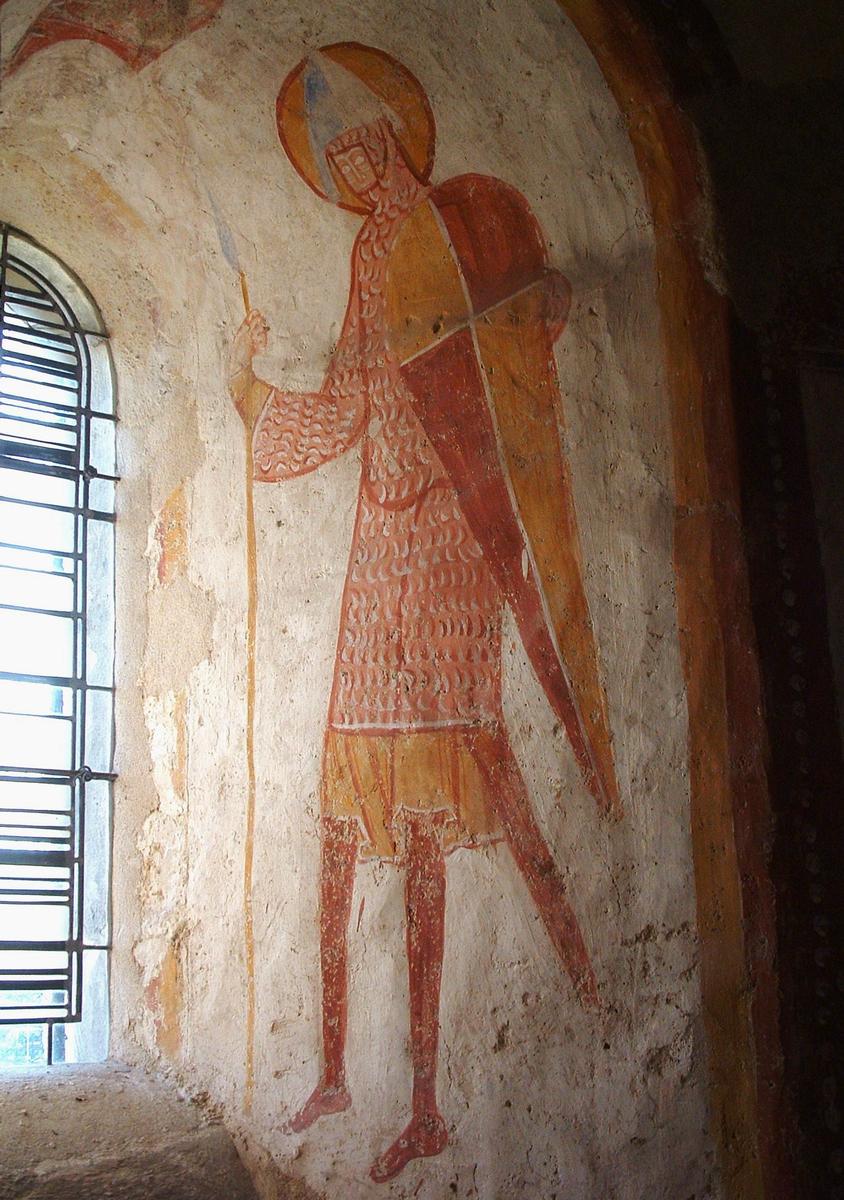 Areines - Eglise Notre-Dame - Abside: un chevalier garde la fenêtre située dans l'axe de l'abside 