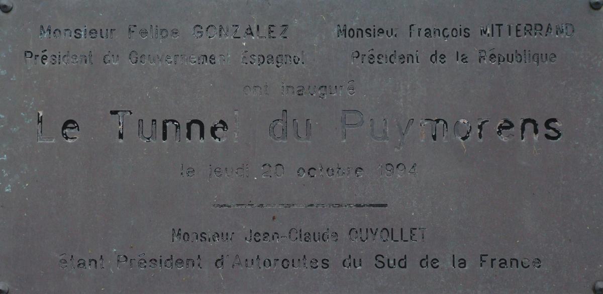 Tunnel de Puymorens - Entrée nord - Plaque commémorative pour l'inauguration du tunnel le 20 octobre 1994 
