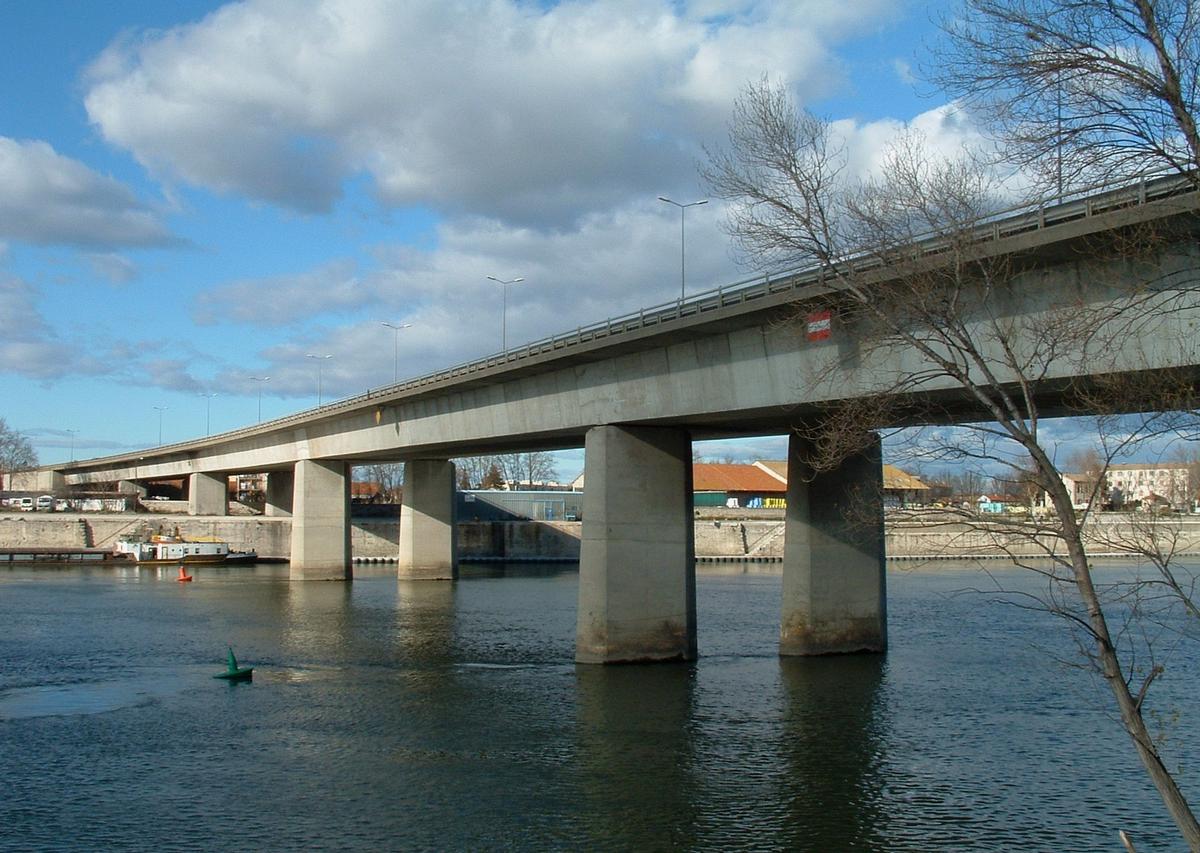 Bridge of the RN 113 over the Rhone at Arles 