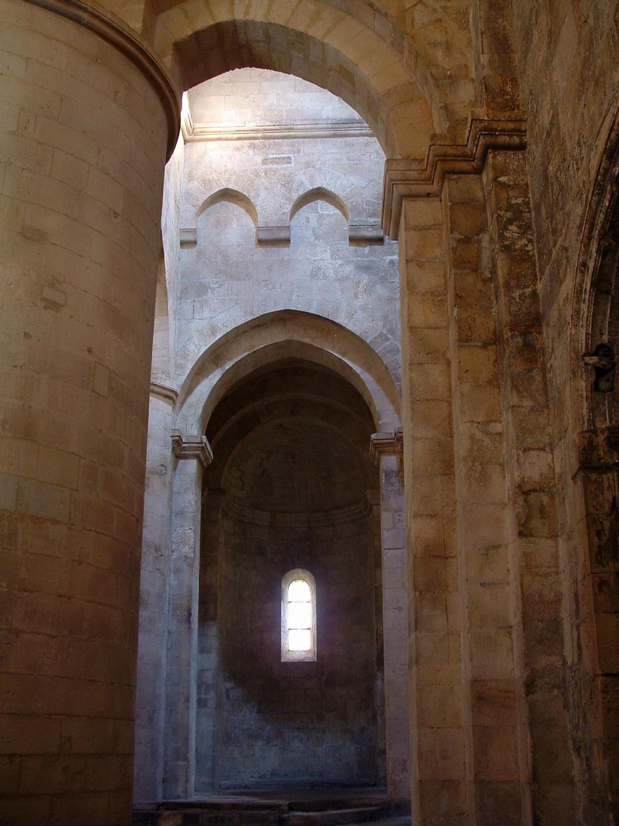 Arles - Eglise Saint-Honorat-des-Alyscamps - Chapelle absidiale Sud 
