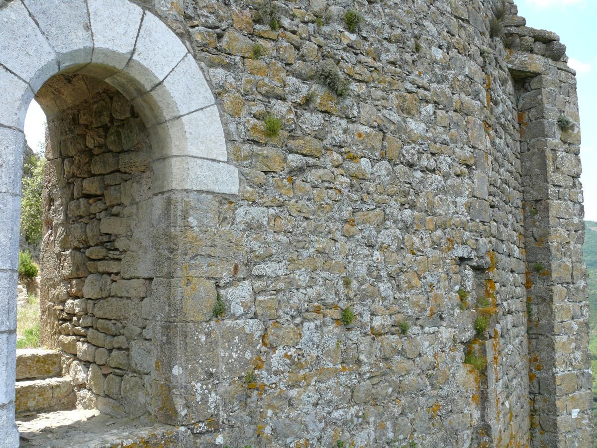 Termes - Château de Termes - La poterne de l'enceinte extérieure nord 