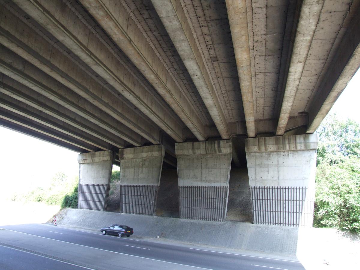 Autoroute A13 - Viaduc de Tourville - Tablier en poutres précontraintes isostatiques de type VIPP 