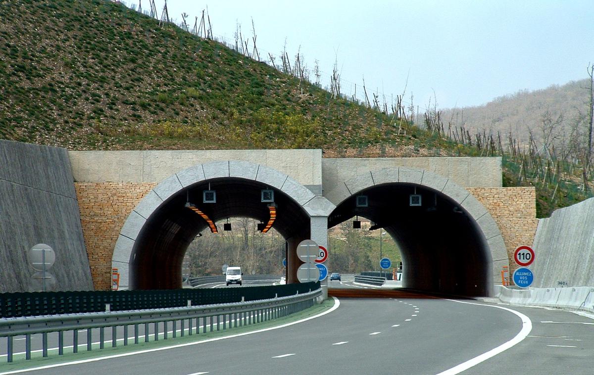 Autoroute A20 - Tranchée couverte de la Garenne (longueur: 135 m) et début du viaduc sur le Lot 
