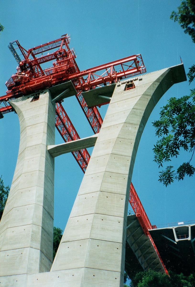 Autoroute A29 - Viaduc de Rogerville Construction en encorbellement symétrique en voussoirs préfabriqués à l'aide d'une poutre de lancement