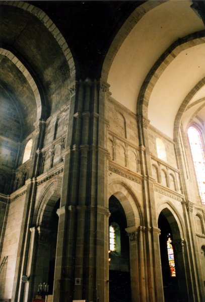 Cathédrale Saint-Lazare d'Autun.Croisée du transept 