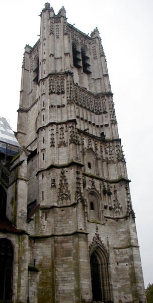 Cathédrale Saint-Etienne à Auxerre.Tour nord 
