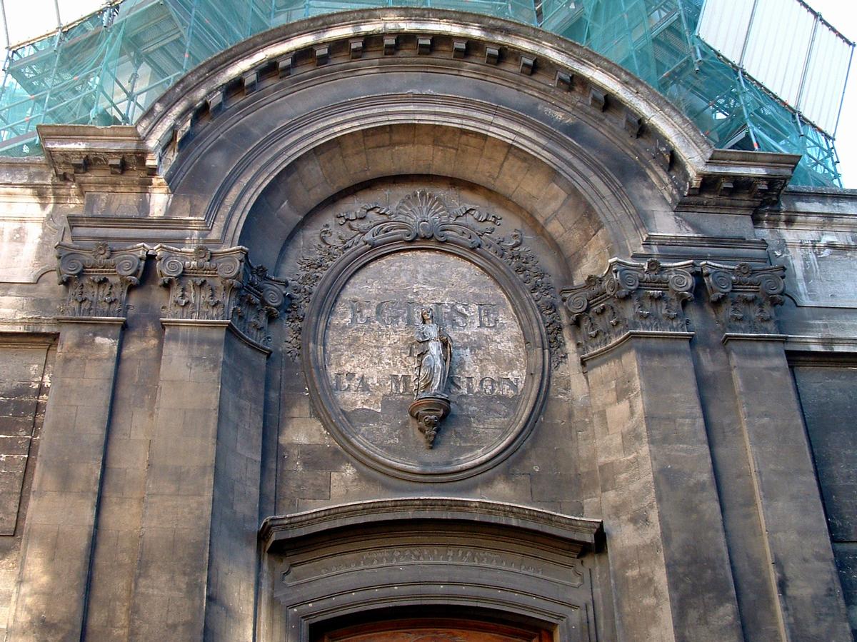 Avignon - Chapelles de l'Oratoire, 32 rue Joseph-Vernet - Façade - Détail de la décoration 
