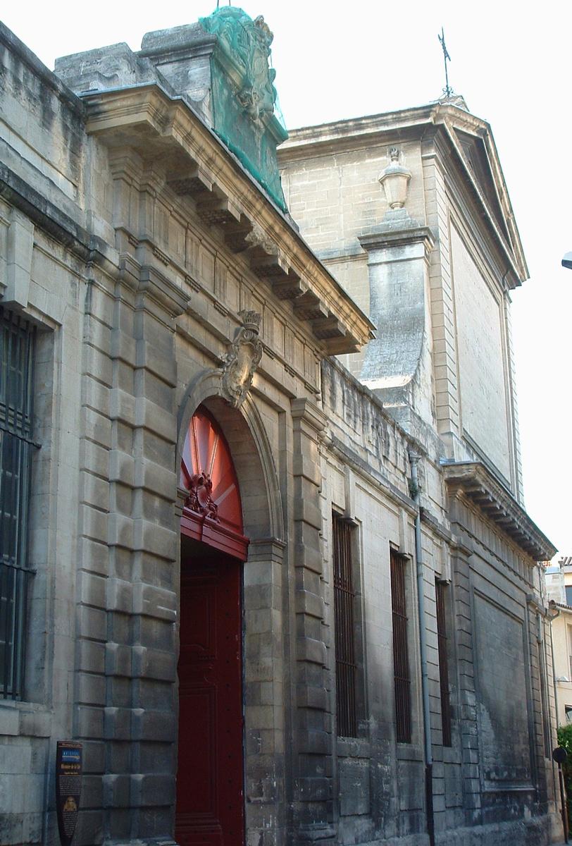 Avignon - Chapelle Saint-Charles-de-la-Croix (ancien séminaire), rue Saint-Charles - Portail d'entrée du séminaire et chapelle 