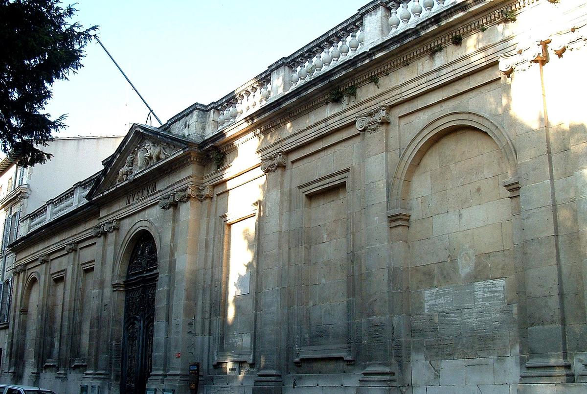 Avignon - Musée Calvet - Mur de clôture sur rue 