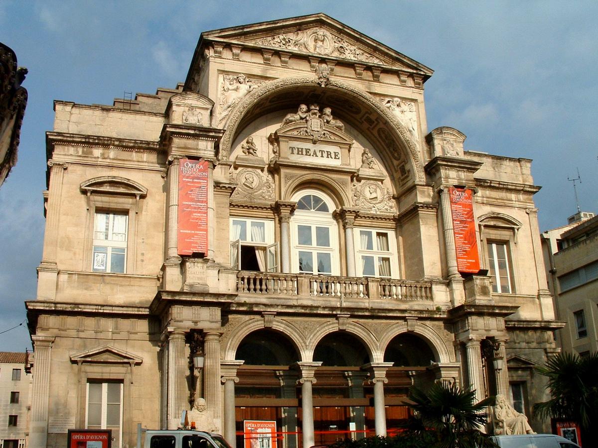 Avignon - Théâtre municipal - Place de l'Horlogoe 