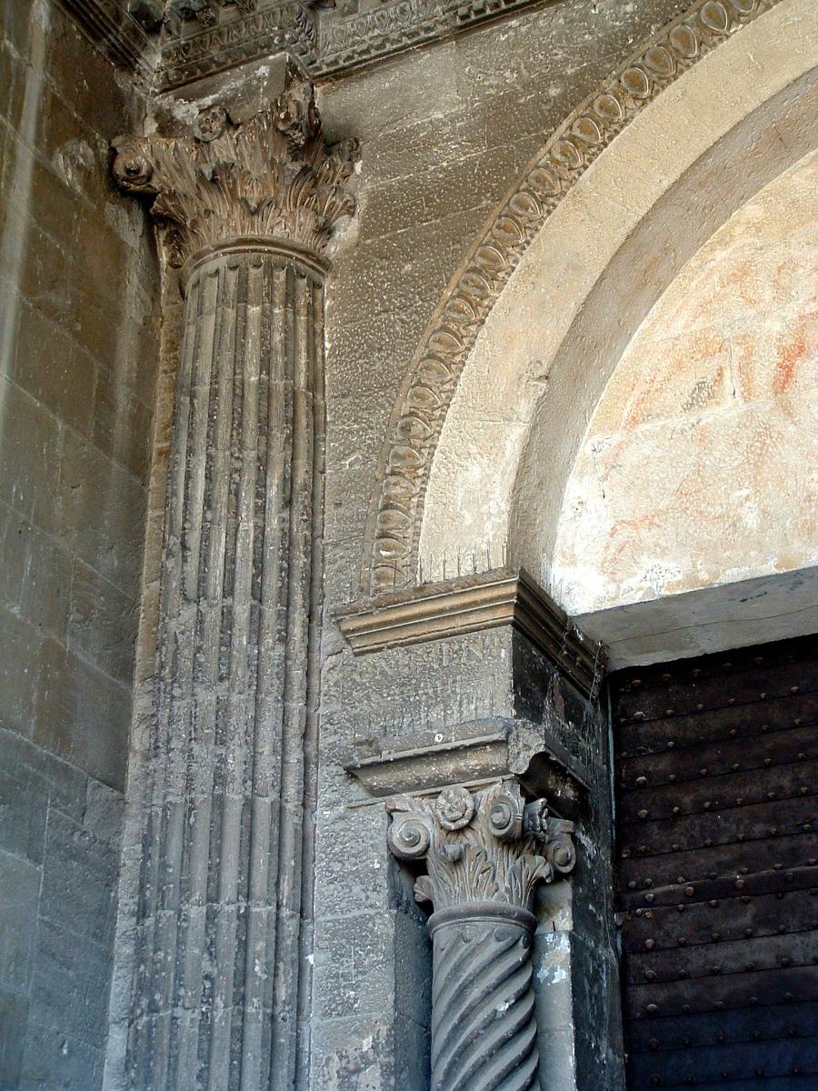 Cathédrale Notre-Dame-des-Doms, AvignonColonnes etc 