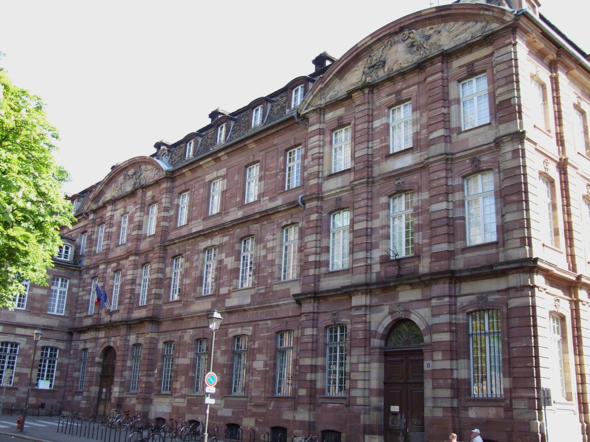 Strasbourg - Lycée Fustel de Coulanges - Façade sur la place du Château, entre la cathédrale et le palais Rohan 