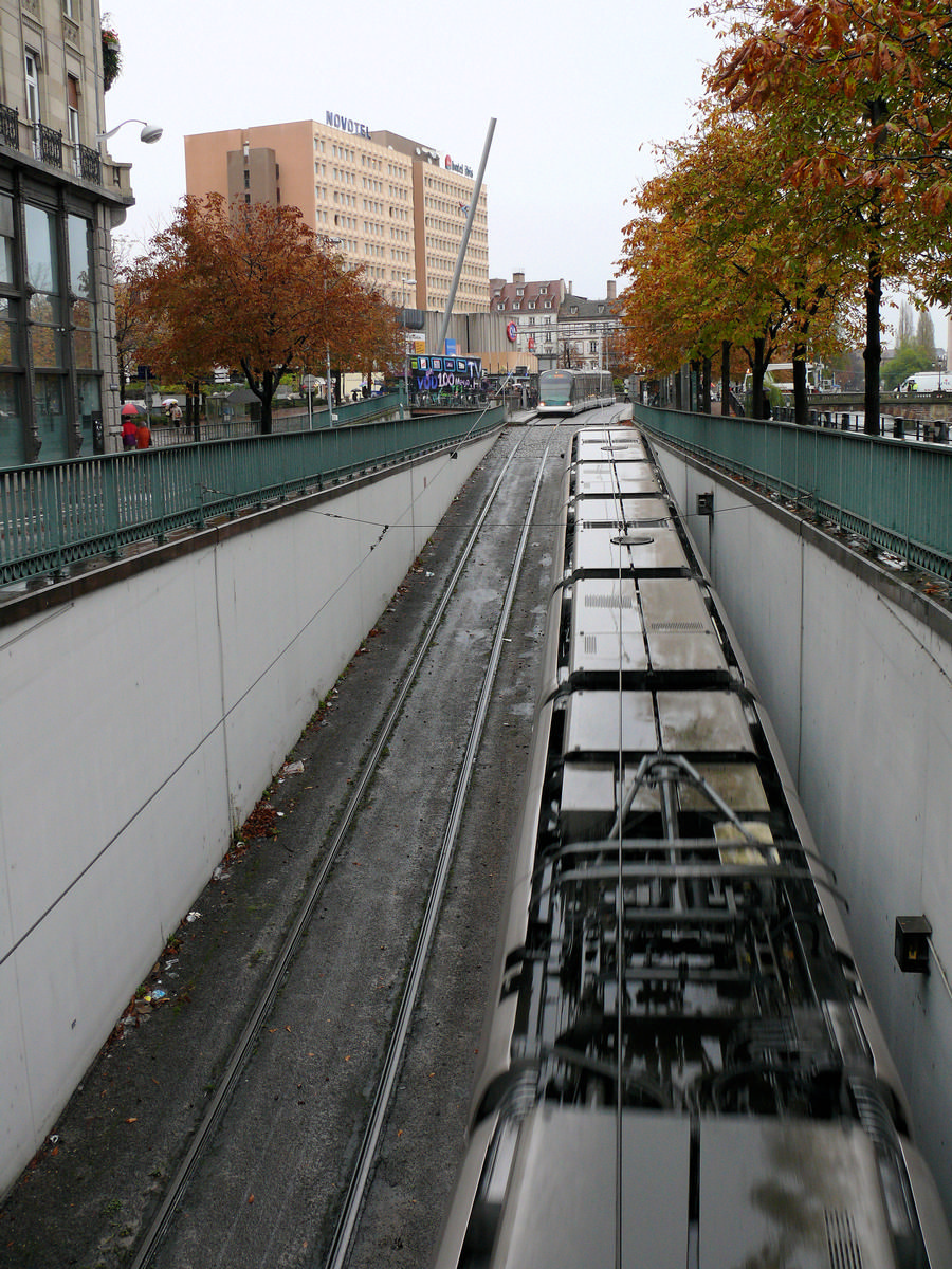 Ligne A du tramway de Strasbourg - Passage à côté du pont de Saverne 
