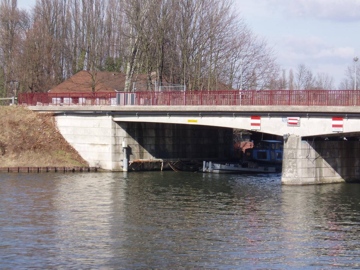 Strasbourg - Pont Zaepfel avant démolition pour l'élargir et permettre le passage de la ligne E du tram 