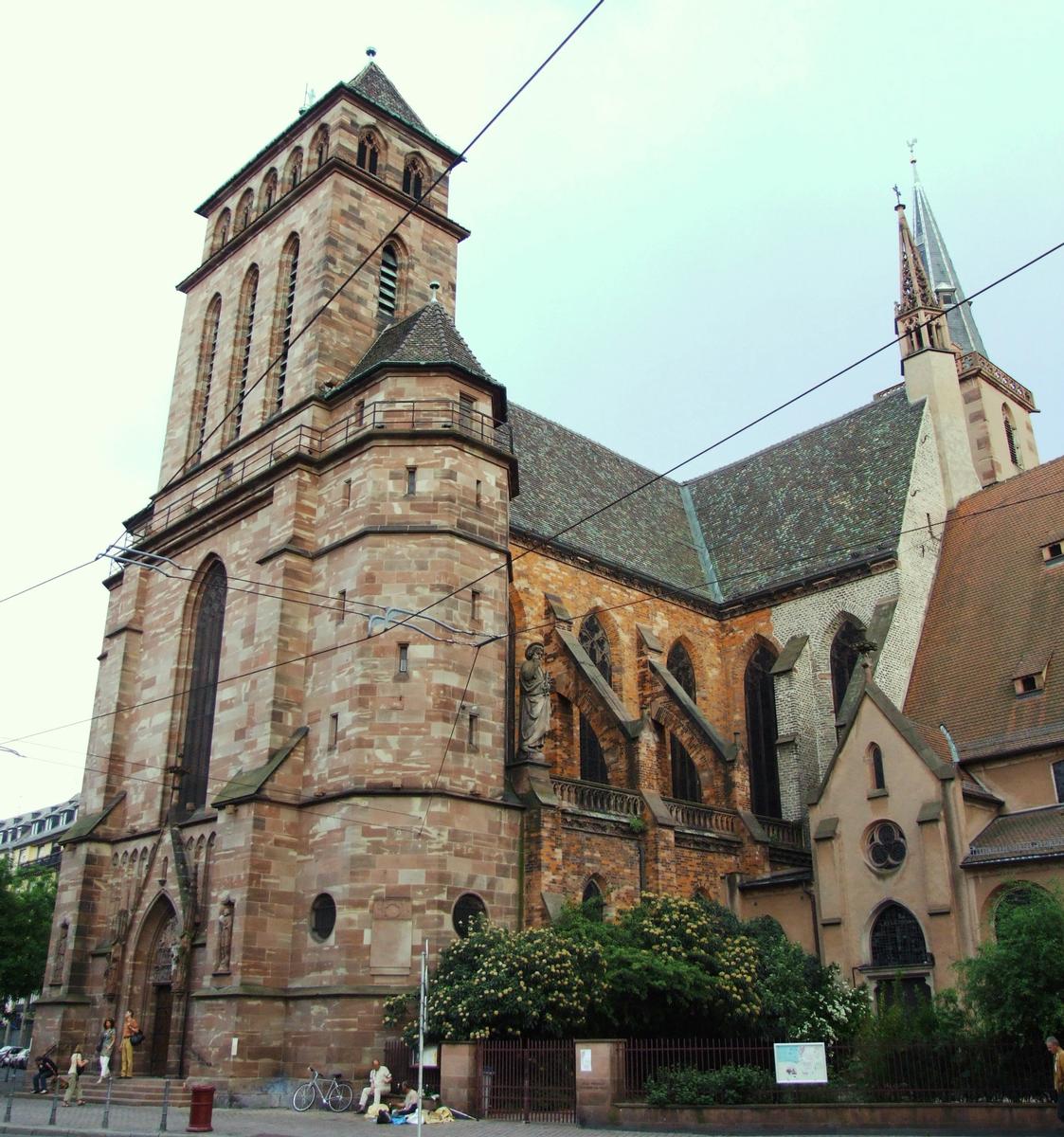 Strasbourg - Eglise catholique Saint-Pierre-le-Vieux, à côté de l'église protestante Saint-Pierre-le-Vieux 