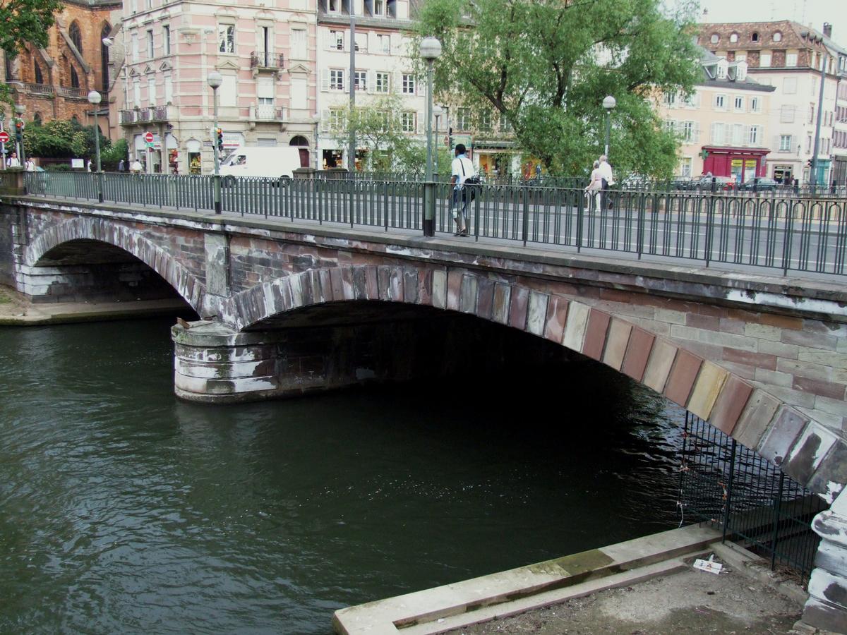 Strasbourg - Pont du Maire Kuss en face de la rue du maire Kuss 