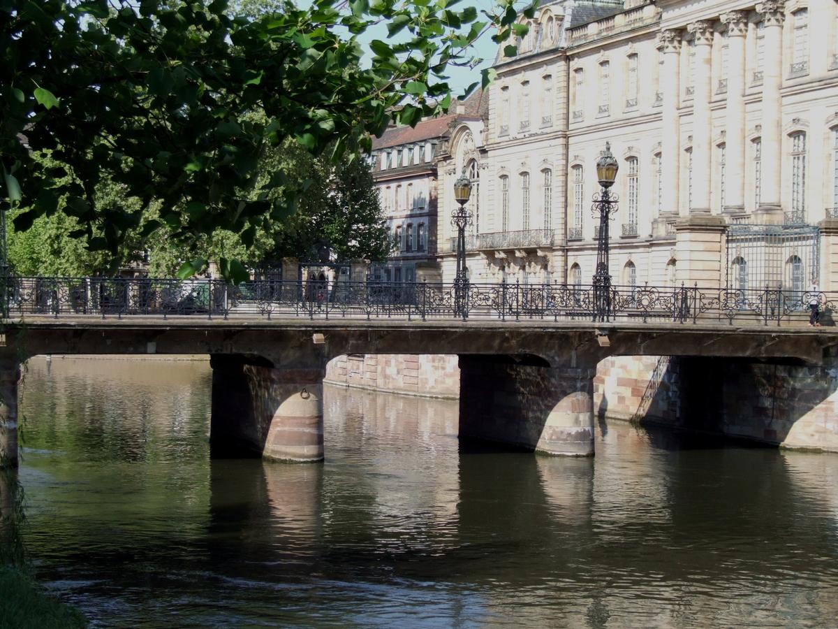 Strasbourg - Pont Sainte-Madeleine à côté du palais Rohan 