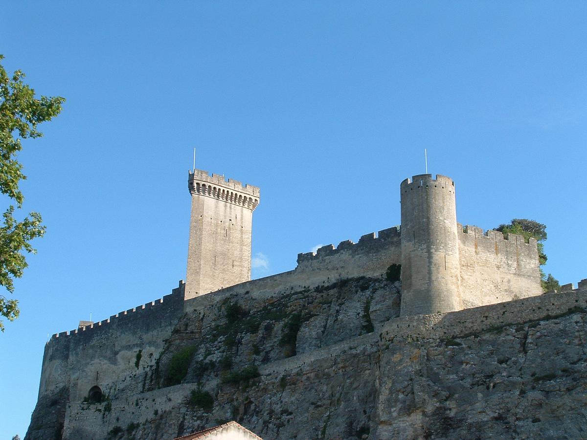 Beaucaire - Château - Vu de l'Ouest - Tour ronde et tour polygonale 