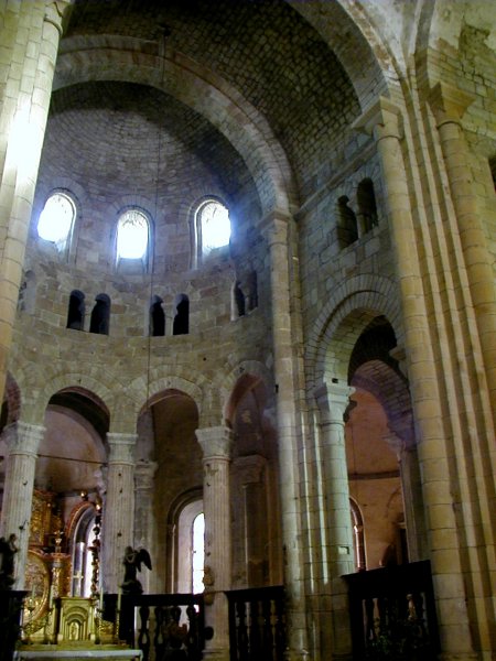Abbatiale Saint-Pierre de Beaulieu-sur-Dordogne.Choeur 