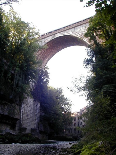 Pont-rail de Bellegarde-sur-Valserine.Arche sur la Valserine 