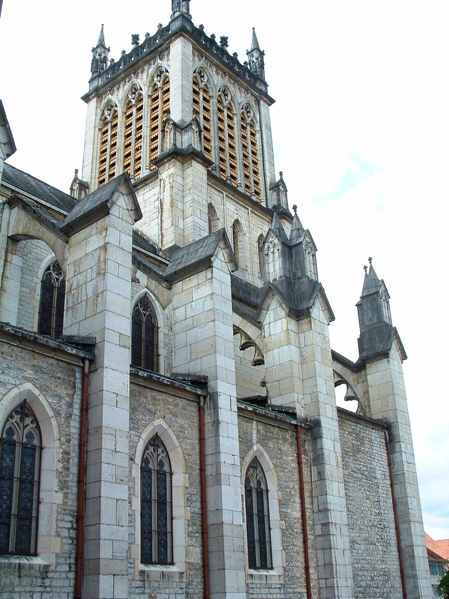 Belley - Cathédrale Saint-Jean-Baptiste - Clocher et nef 
