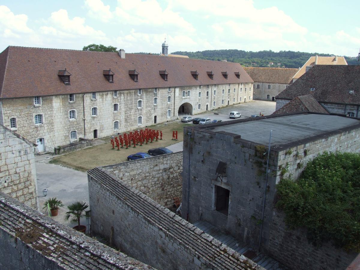 Citadelle de Besançon - Le bâtiment des Cadets entre le front Royal et le front de Secours 