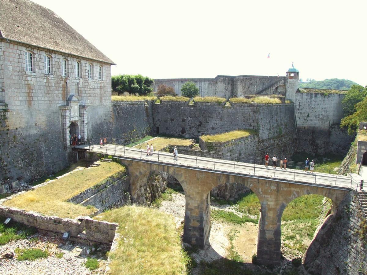 Citadelle de Besançon - Front Royal - Porte, pont, bastion, rempart et tour de la Reine 