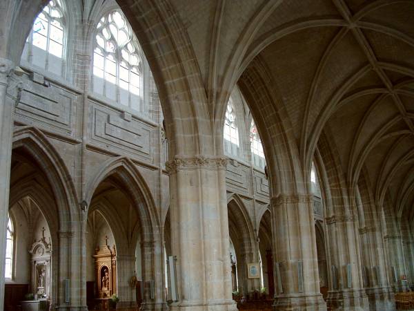 Cathédrale Saint-Louis, Blois.Bas-côté et nef 