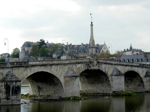 Pont Jacques Gabriel, Blois.Vu de l'amont 