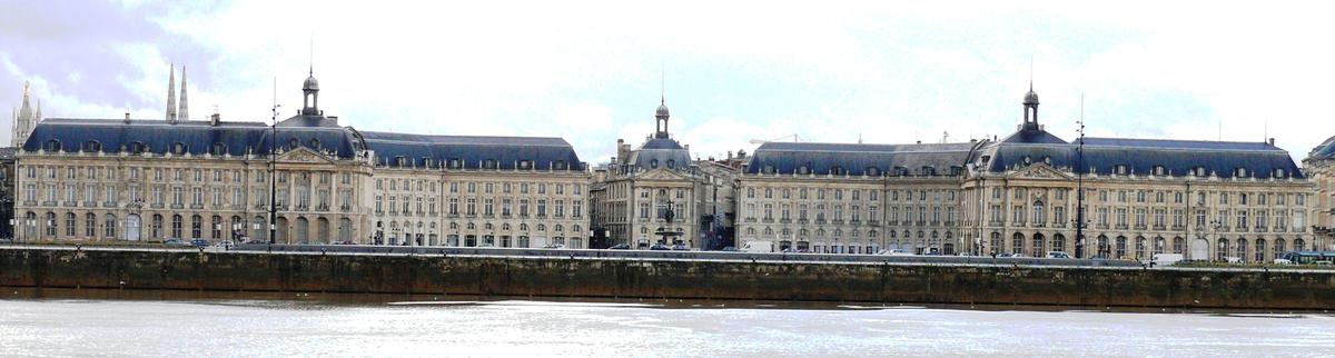 Bordeaux - Place de la Bourse vue de l'autre rive - Ensemble 