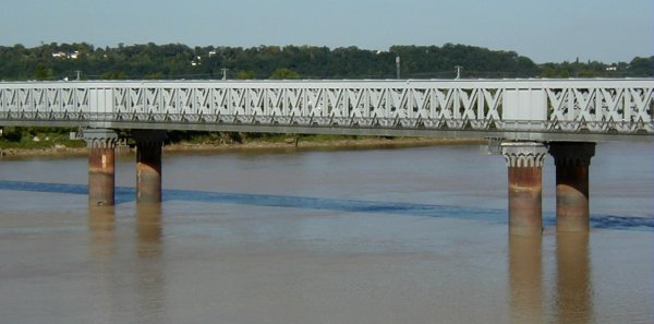 Eisenbahnbrücke in Bordeaux 