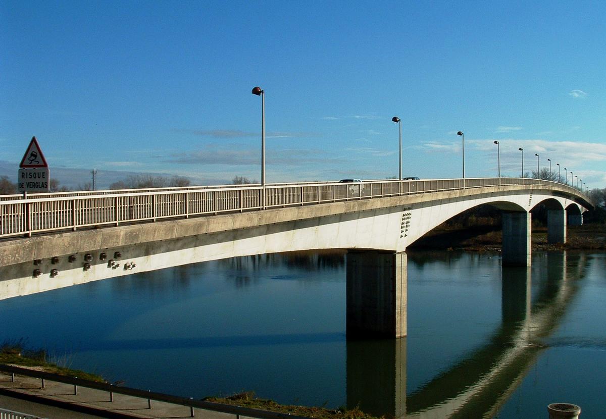 Bourg-Saint-Andéol - Pont sur le Rhône vu de l'aval 